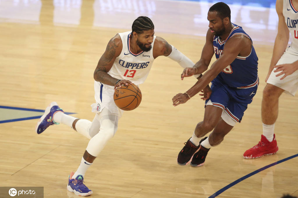 包含德国杯赛后走向成谜；犹他爵士手感冰凉；目标明确；轮换策略成焦点的词条